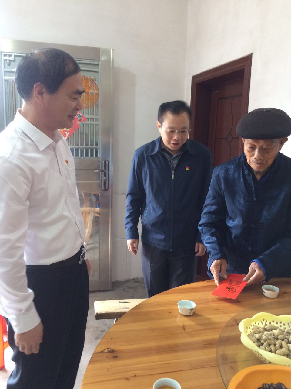 清流县委书记池芝发县长张春华重阳节慰问百岁老人