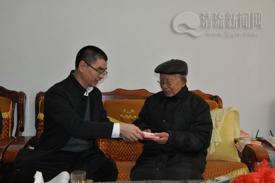 清流县委书记冯明生看望慰问离退休老干部
