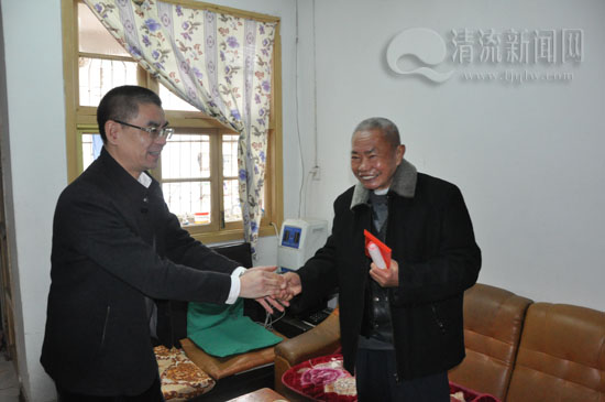 清流县委书记冯明生看望慰问离退休老干部